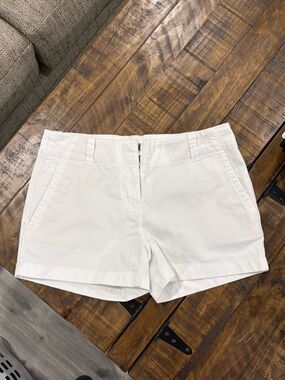 BNWOT - Vineyard Vines White Women's Bermuda Shorts size 2